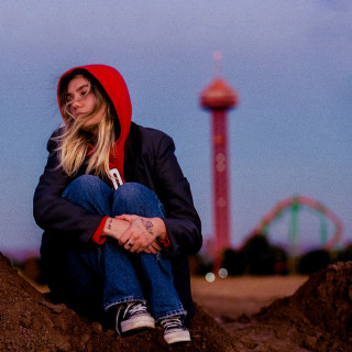 Carlie Hanson - too late to cry EP cover