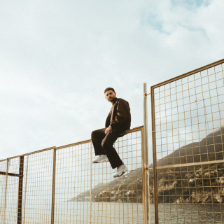 Rocco Hunt - RAGAZZO DI GIÙ album cover