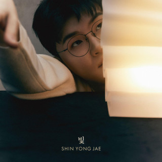 Shin Yong Jae - Shine (빛) EP cover