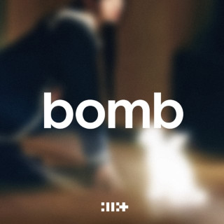 ILLIT - bomb EP cover