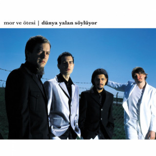 mor ve ötesi - Dünya Yalan Söylüyor album cover